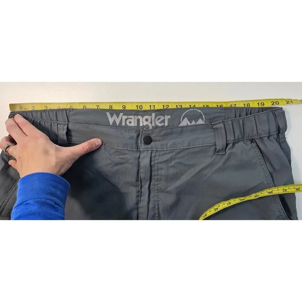 Wrangler performance cargo zip pocket active packable quick dry shorts 40 NWOT